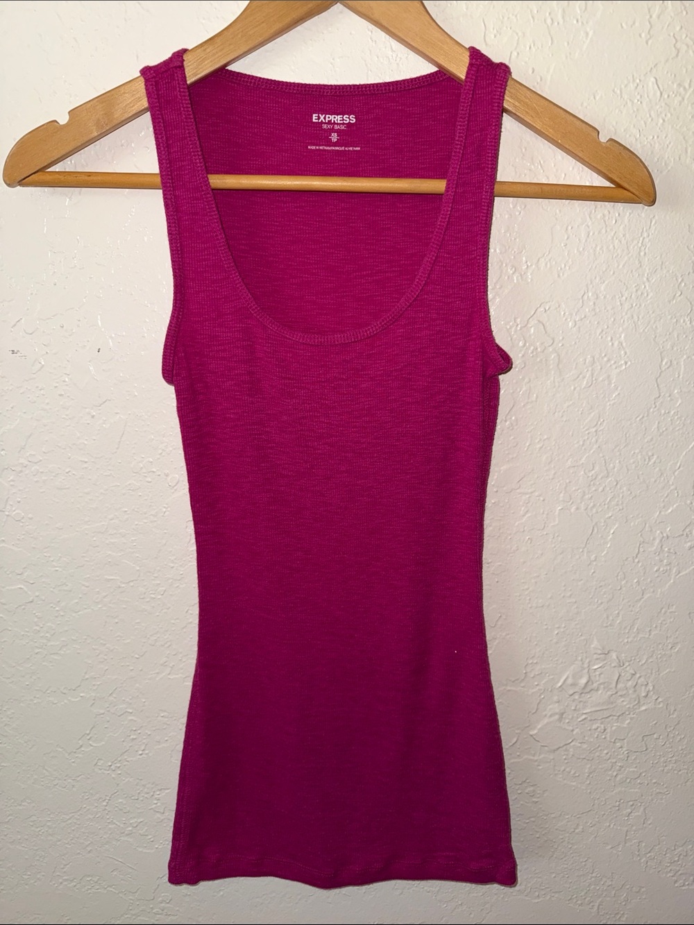 Express Sexy Basic Tank Top Ribbed Scoop Neck Magenta Size XS